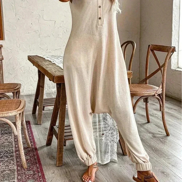 Apricot Casual Women's Half-Bottoned Sleeveless Loose Jumpsuit - Picture 5 of 6